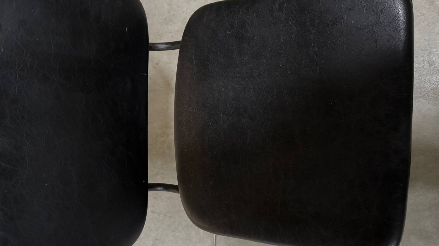 Airborne chair in vintage vinyl