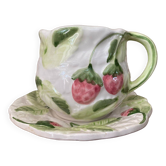 Tasse et soucoupe barbotine décor fraises et feuilles Portugal