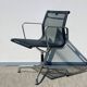 Paire de chaises Ch. Eames Alu Group résille Vitra Vintage