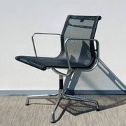 Pair of Ch. Eames Alu Group mesh chairs Vitra Vintage