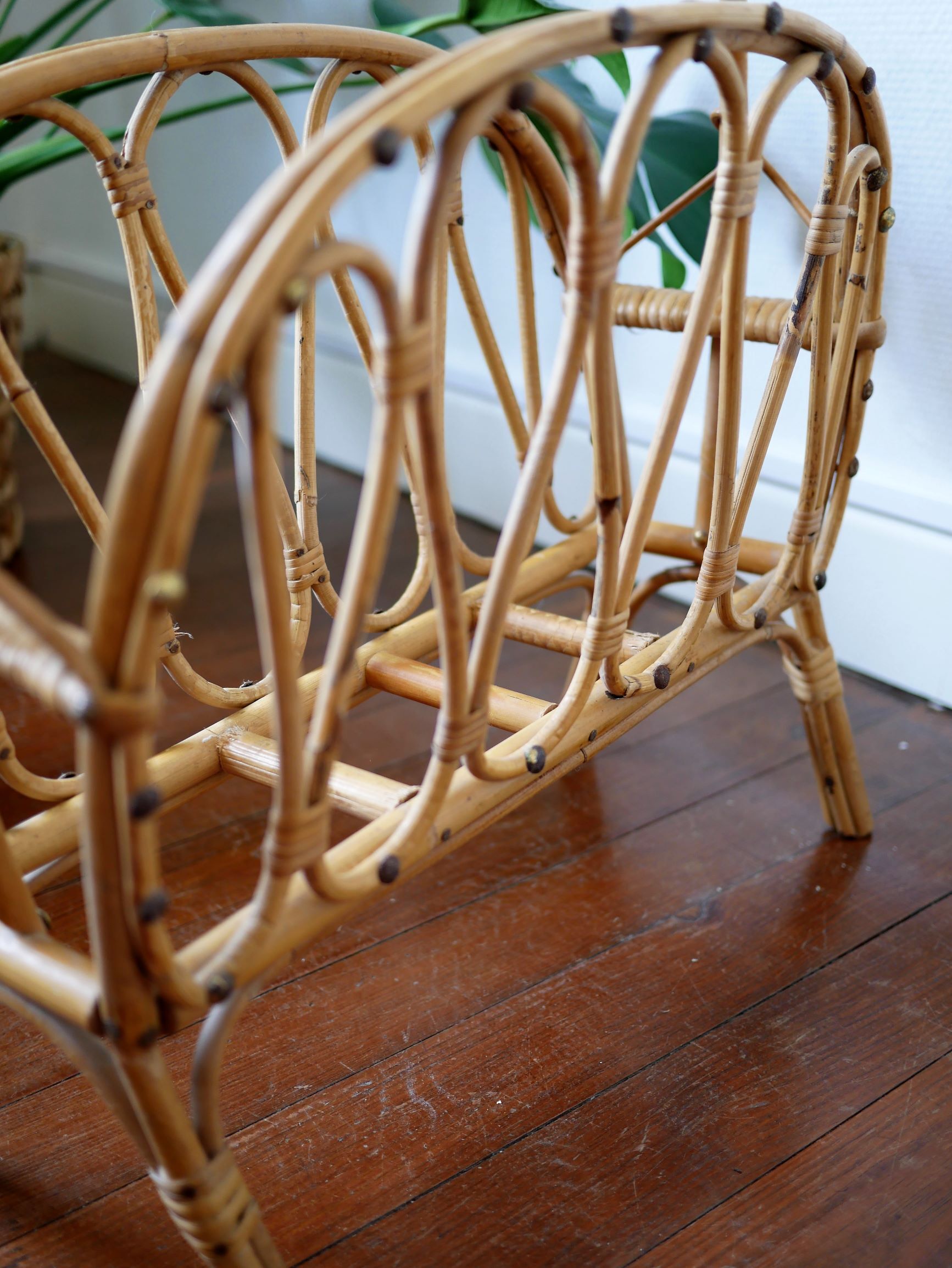 Magazine rack wicker