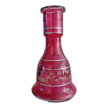 Vase en verre moulé