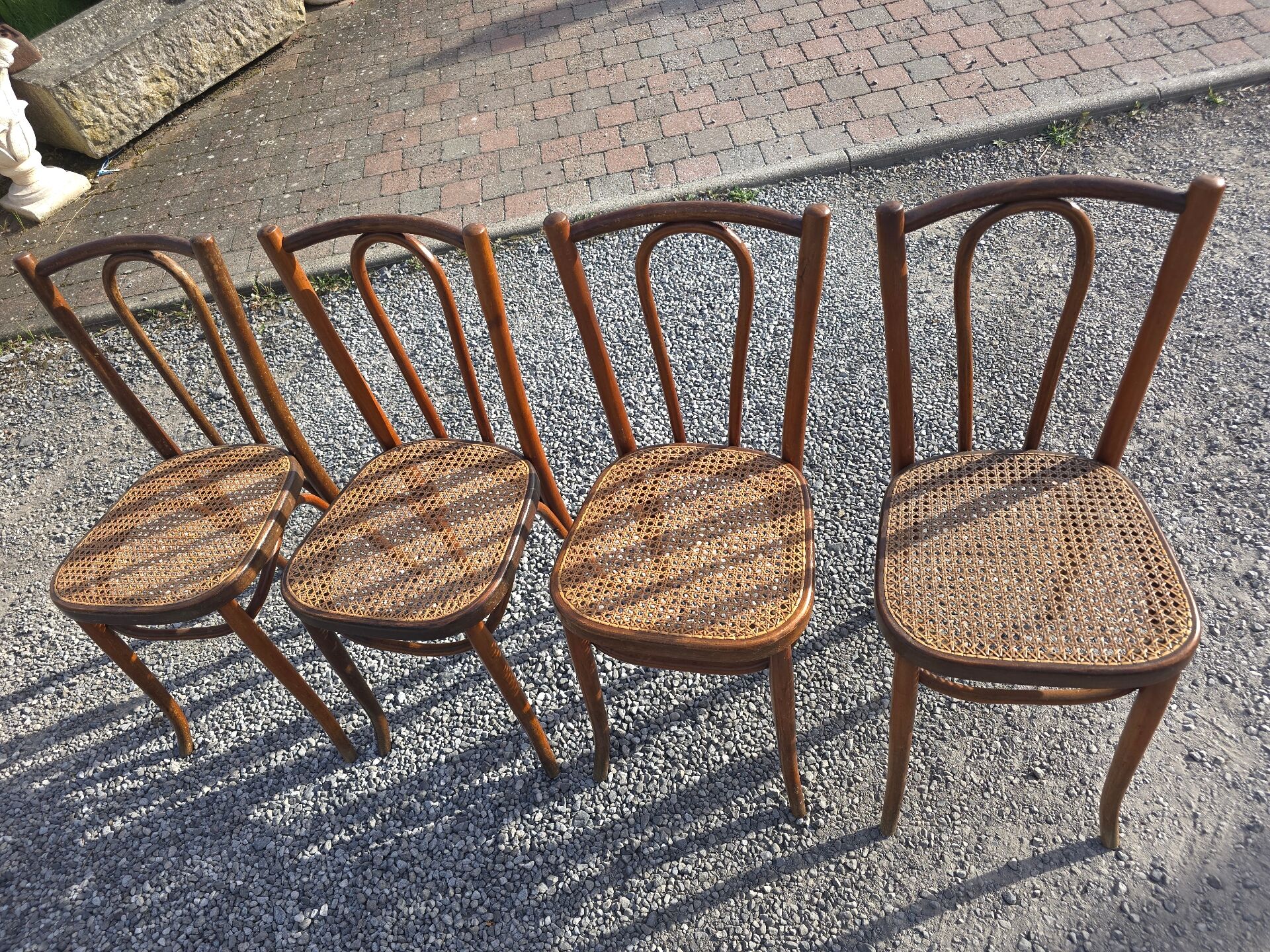 4 chaises de bistrot en bois courbé et cannage