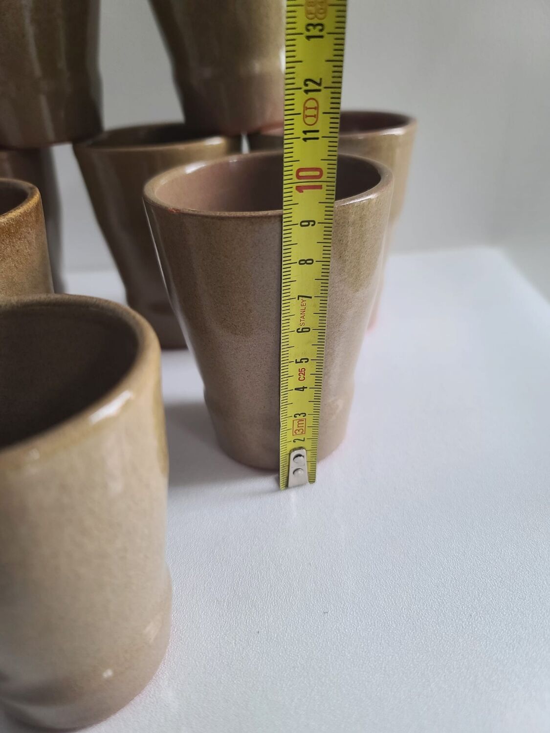 Lot de 8 verres en grès