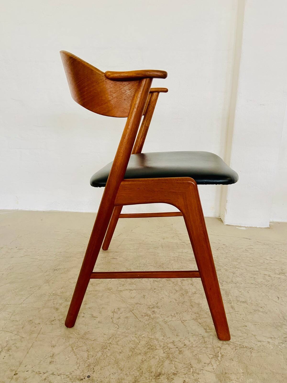 Danish vintage Kai Kristiansen model 32 chairs for Schou Andersens Møbelabrik