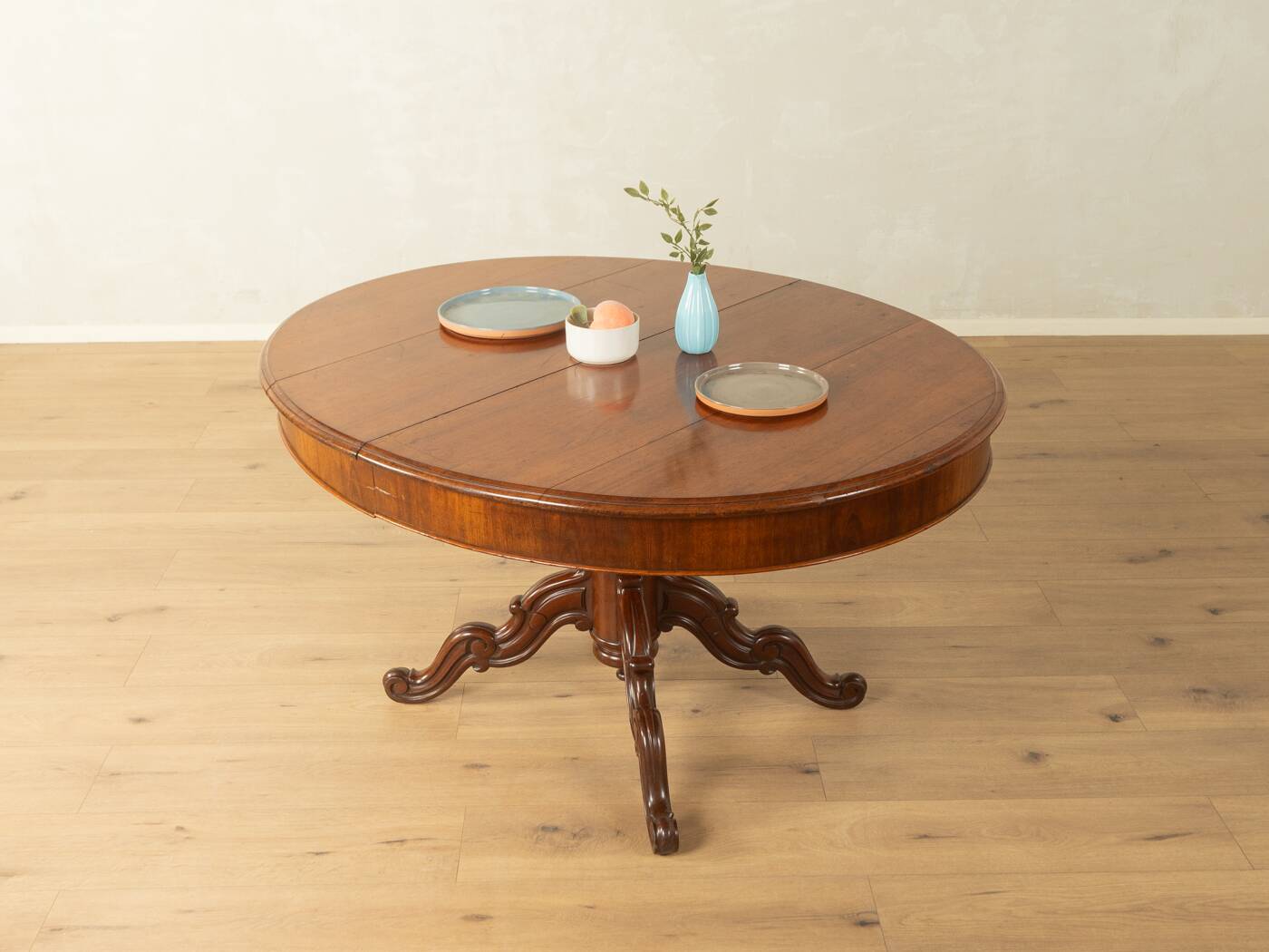 Antique extendable table before 1900