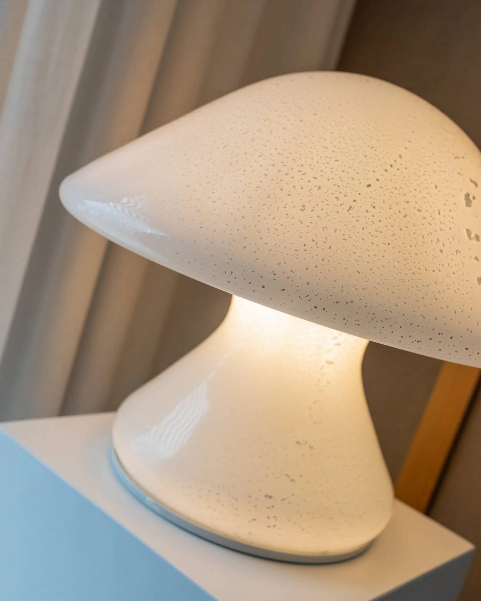 Lampe de table champignon en verre Murano blanc XXL avec détails en argent – design Space Age, années 1970