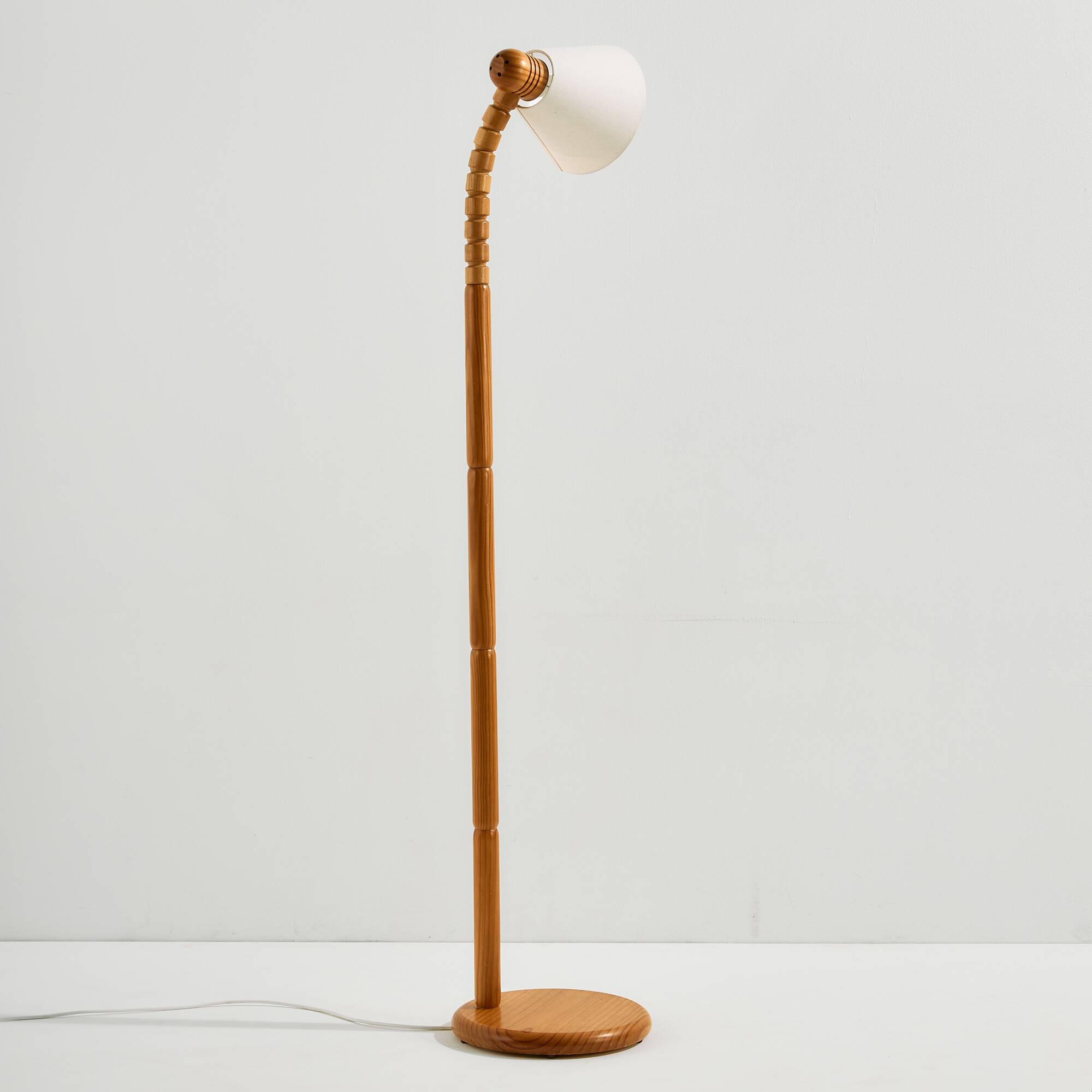Pine floor lamp for Solbackens Svarveri