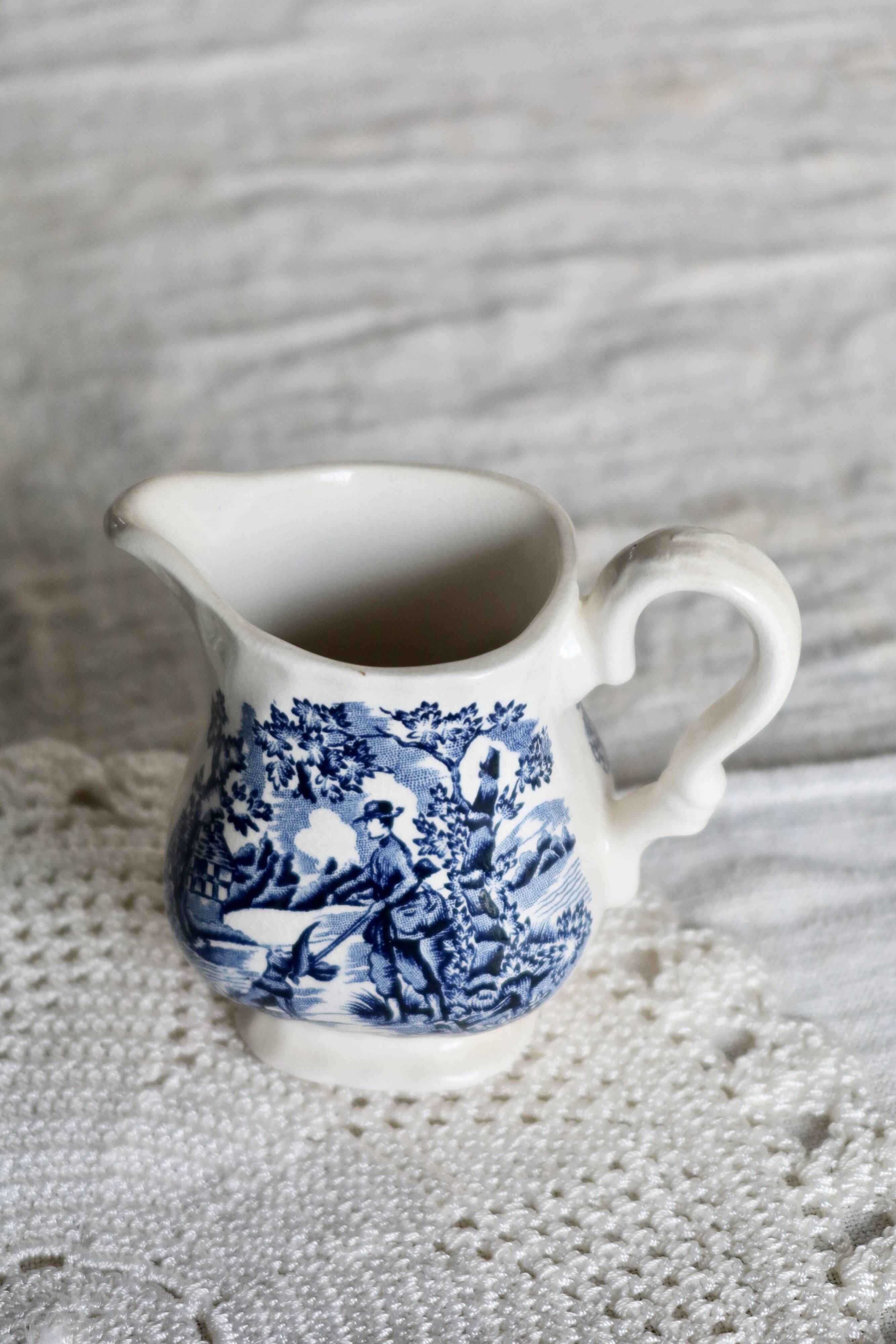 Vintage milk jug in English porcelain The Hunter by Myott
