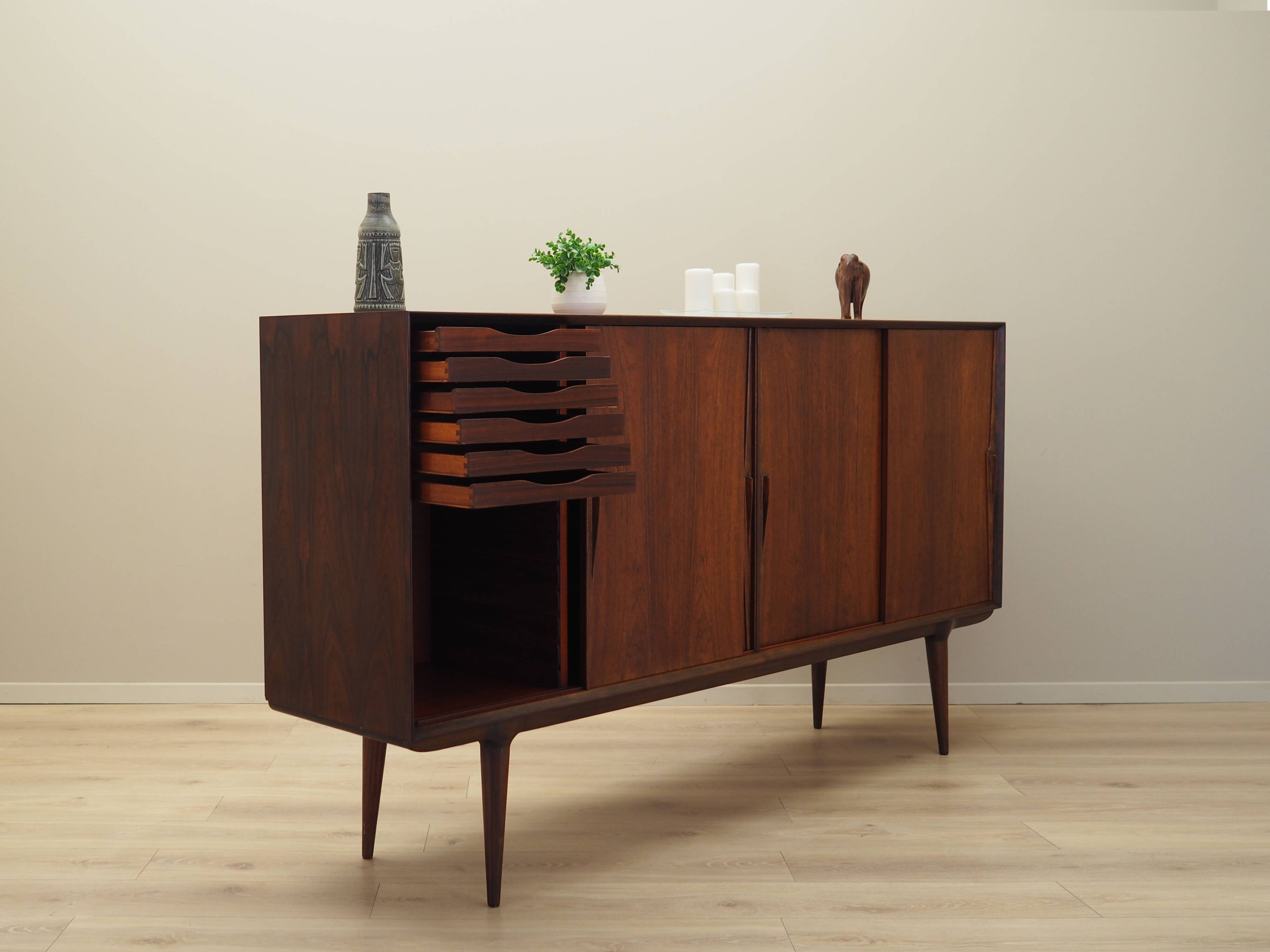 Buffet haut en palissandre, design danois, années 1970, fabricant : Omann Jun