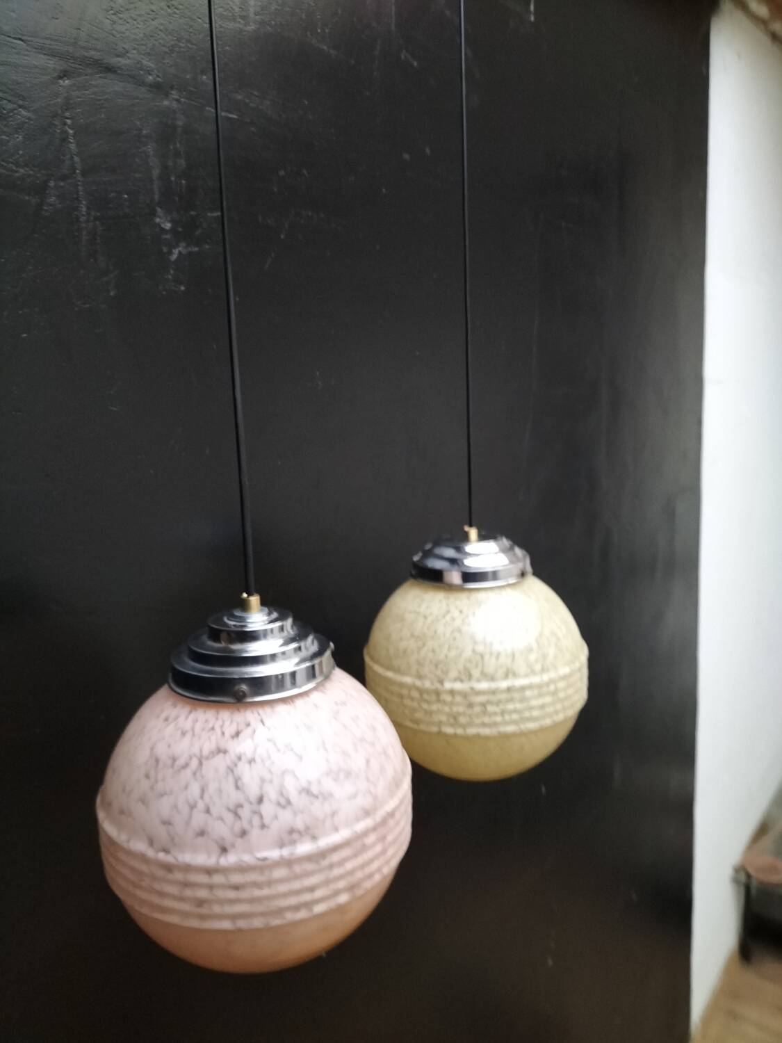 2 glass suspensions from Clichy