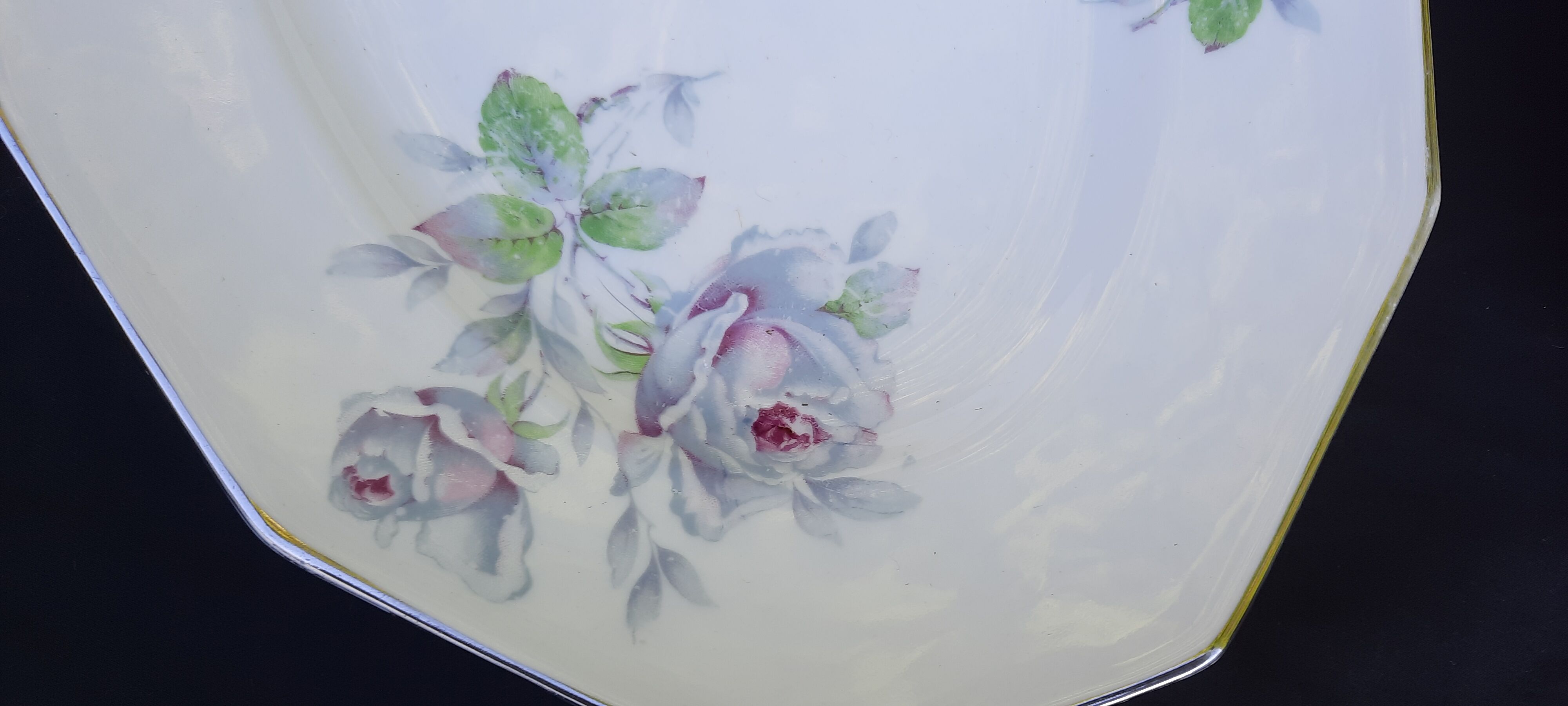 2 porcelain oval dishes