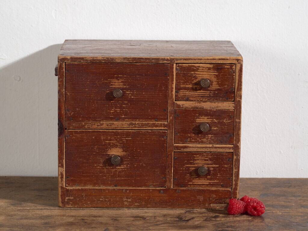 Small Japanese chest of drawers in cedar (ko-dansu), Taishō–Shōwa period, circa 1920–1945.