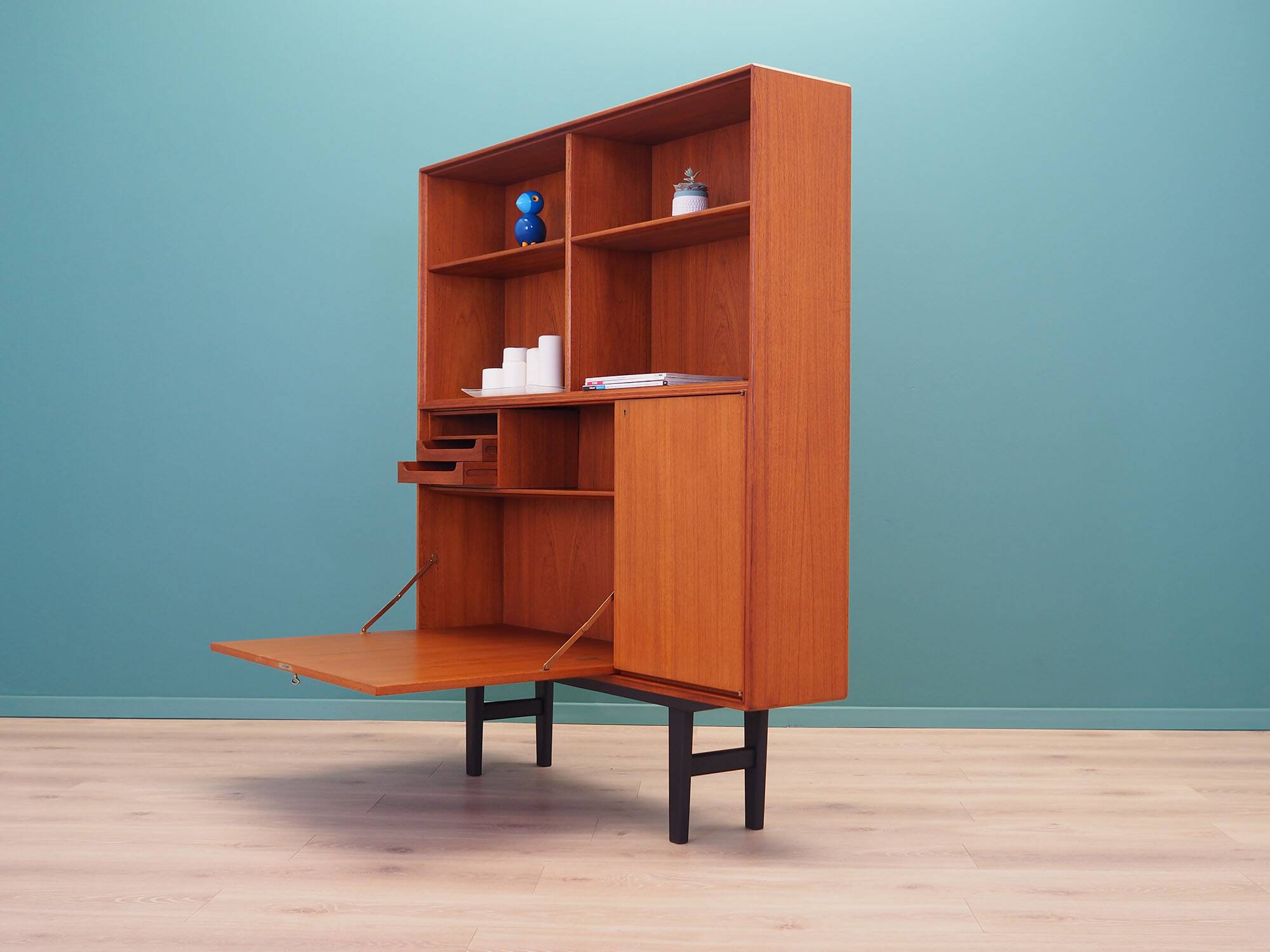 Teak bookcase, Scandinavian design, 1960s, designer: Bertil Fridhagen, prod