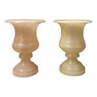 Duo alabaster Medici vases