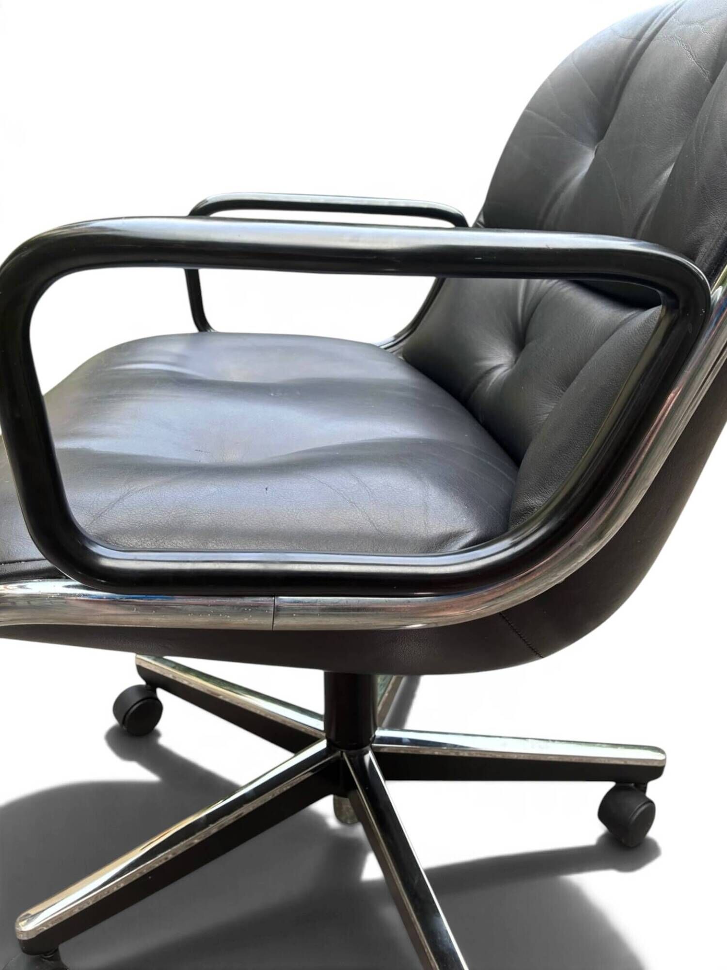 Charles Pollock – Executive Knoll office chair in black leather