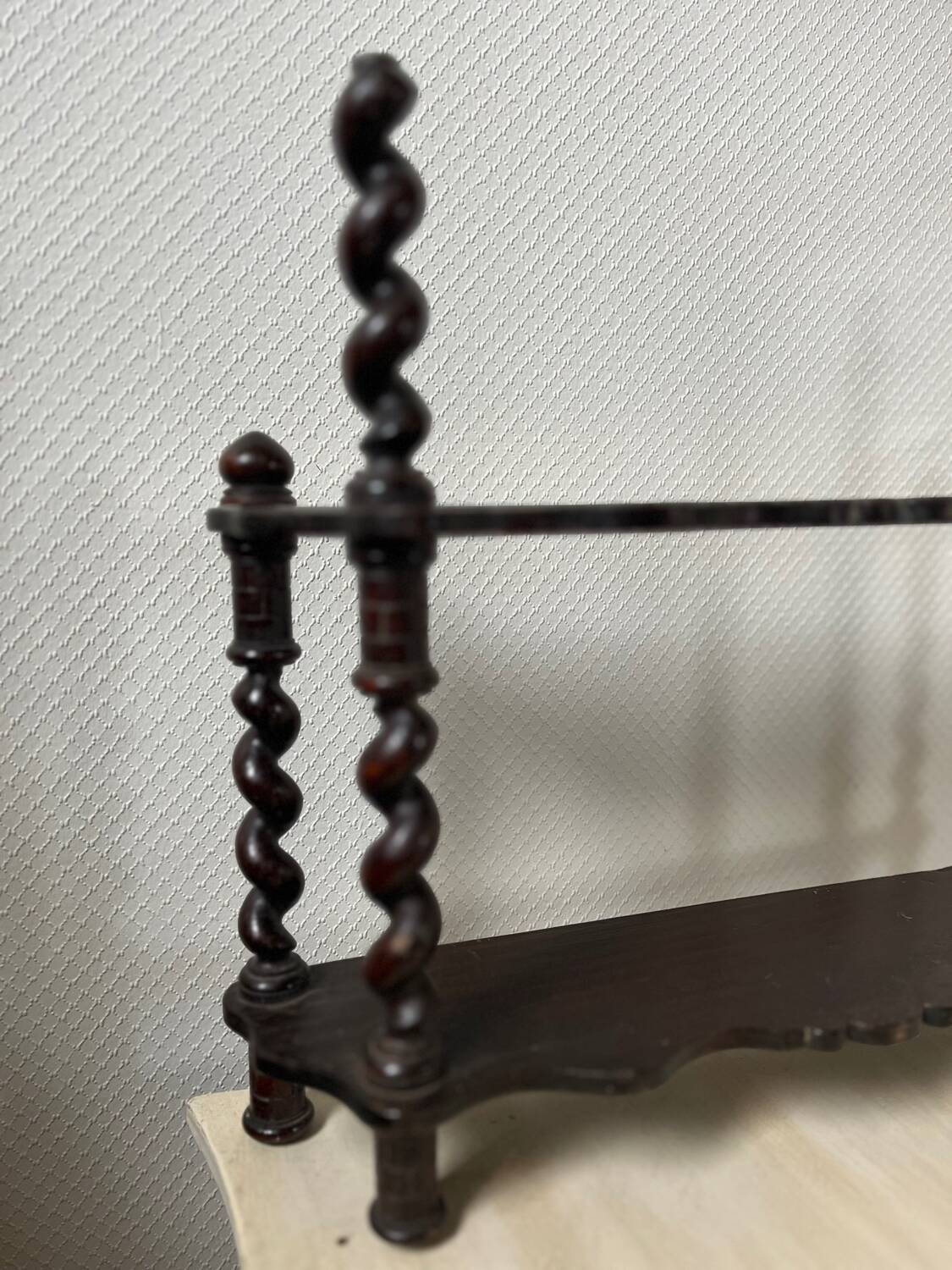 Small NAPOLEON III wooden wall shelf turns