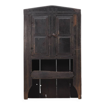 Rustic Primitive Antique Spanish 17th Century Farmhouse Cabinet from Oak