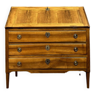 Commode scriban époque Louis XVI en noyer blond, vers 1780