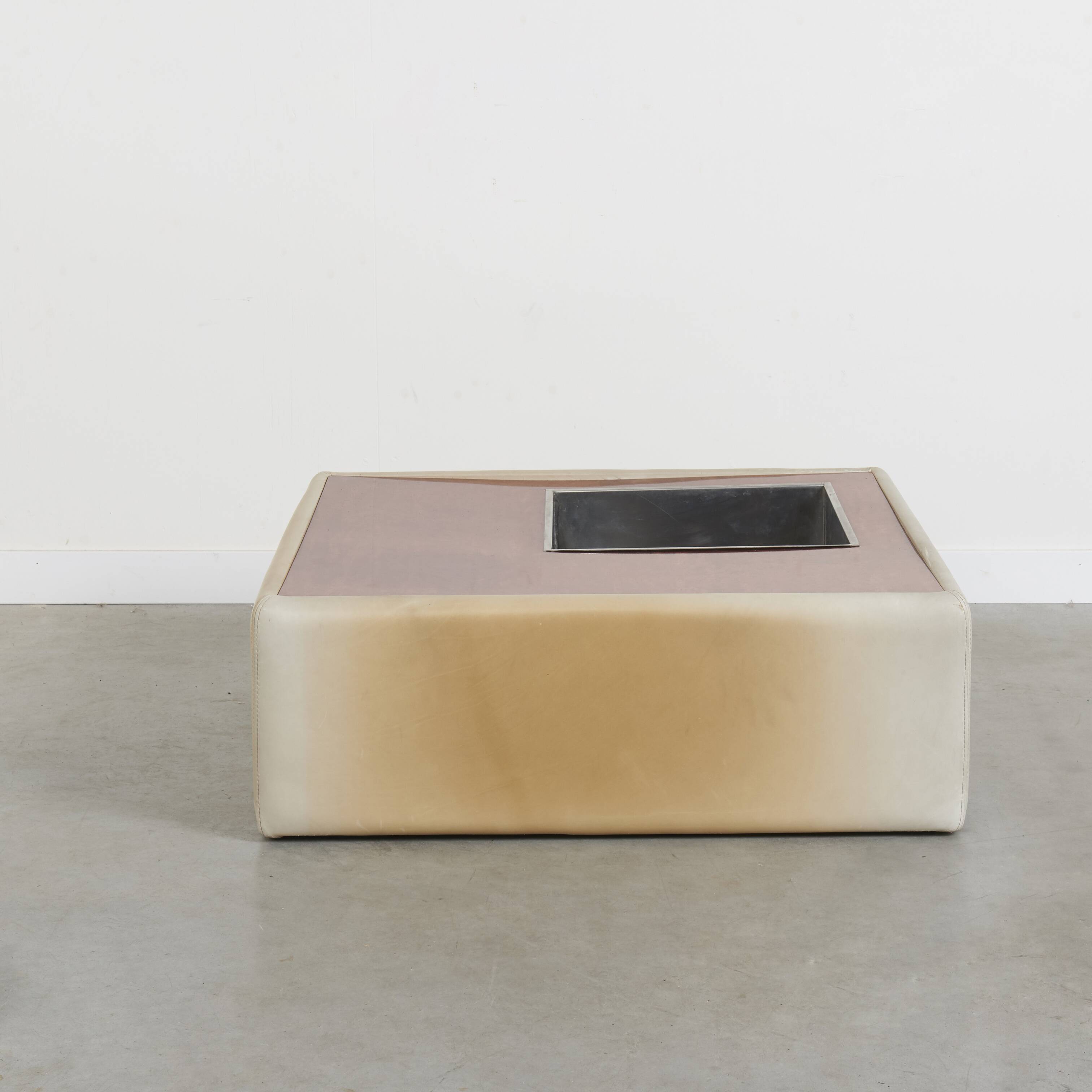 Table basse vintage en cuir avec support pour plantes, 1970