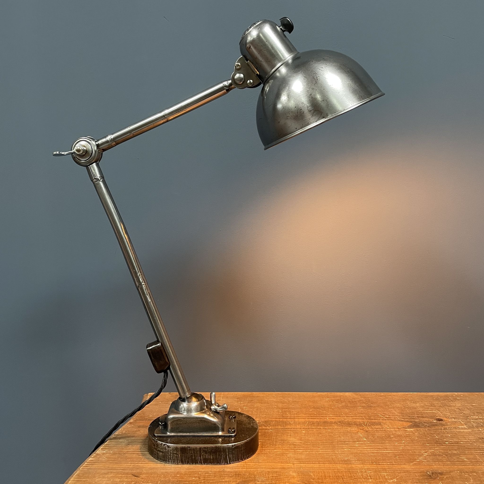 Lampe de table d’atelier Kaiser idell modèle 6726 polie des années 1930
