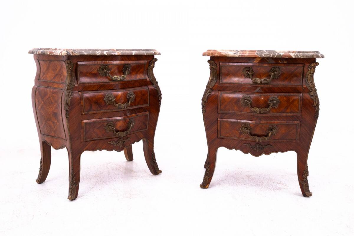 Paire de tables de chevet/commodes, France, vers 1920.