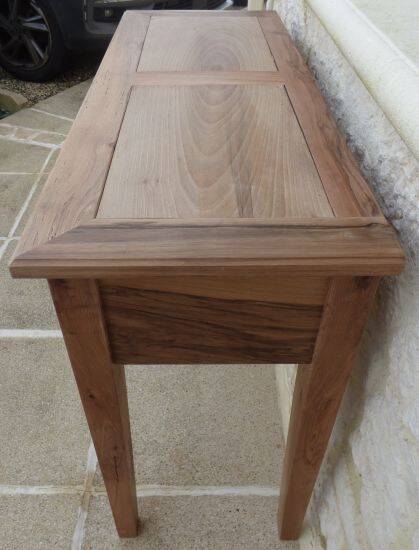 Console in solid walnut with a natural finish, featuring three drawers with a belt.