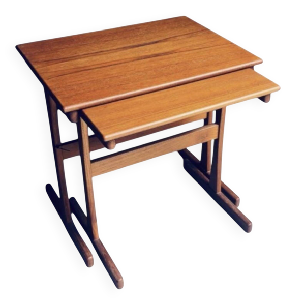 Tables gigognes