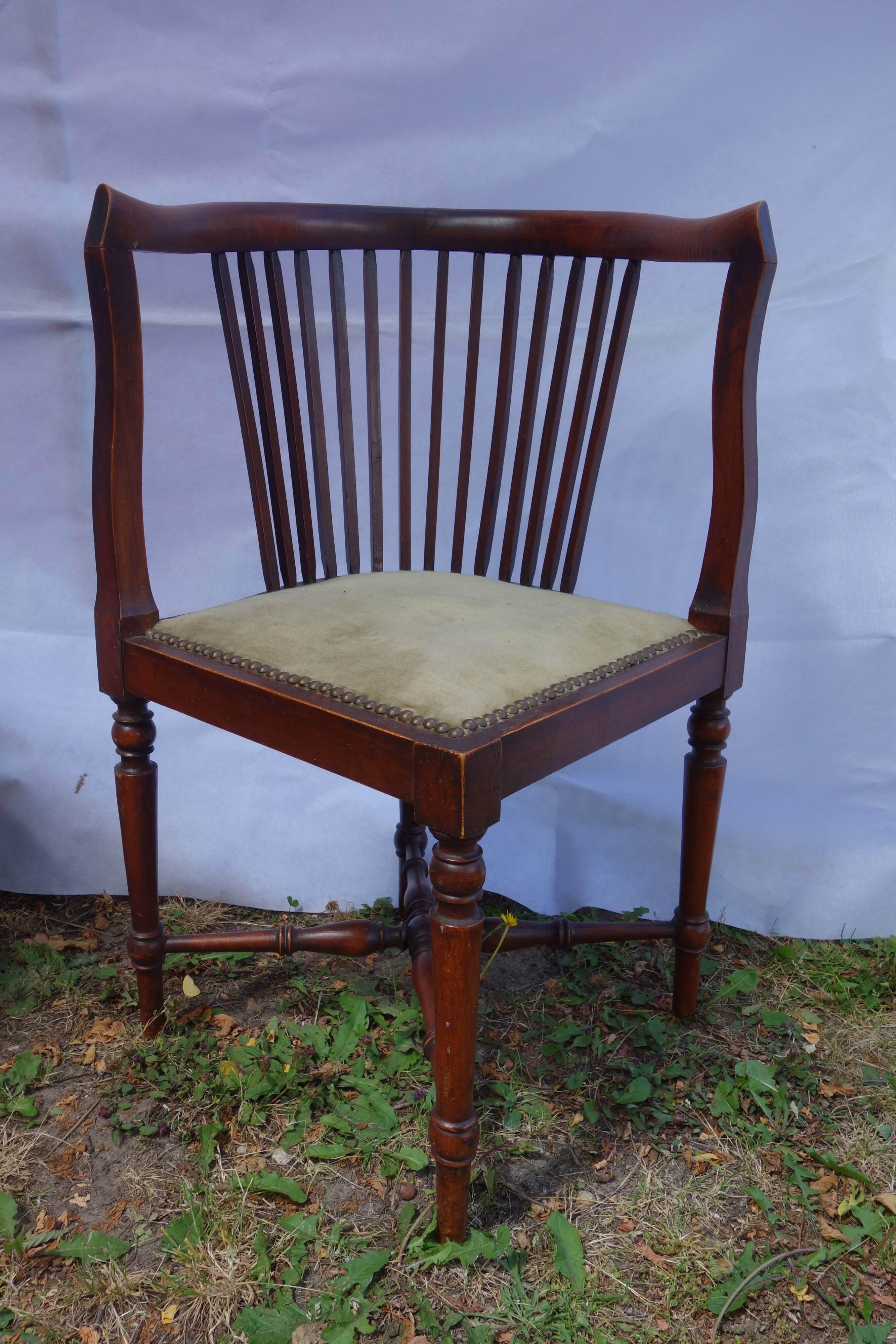 Old seat and 2 armchairs