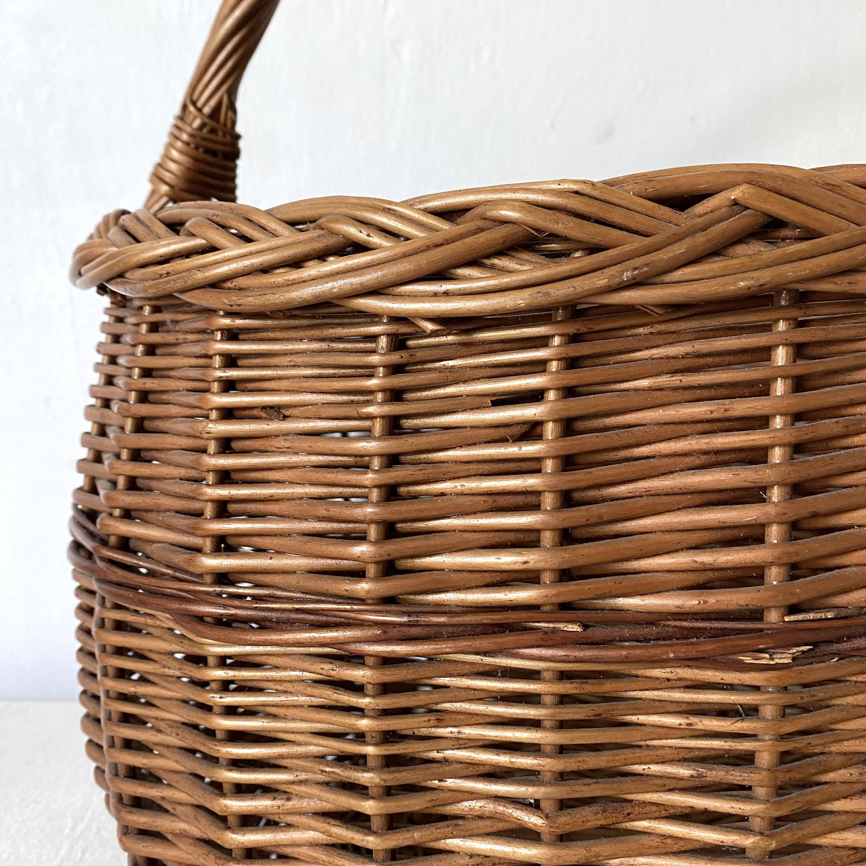 Woven wicker basket