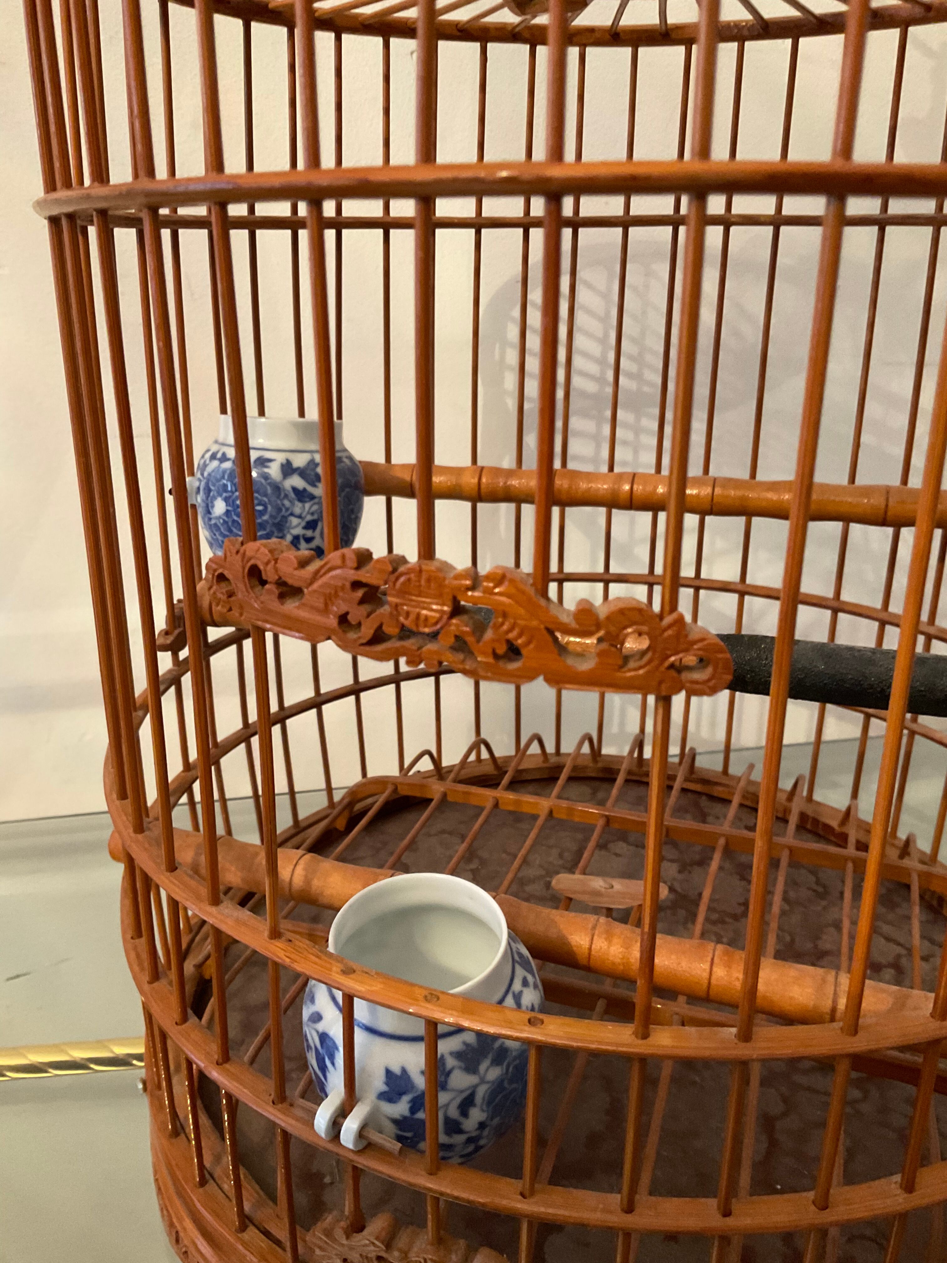 Ancienne cage à oiseaux en bois et rotin