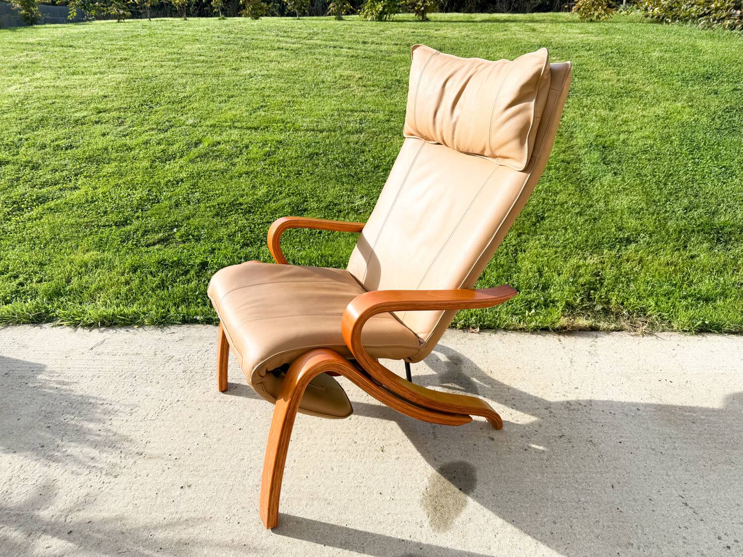 Westnofa Scandinavian Relax leather lounge chair, 1980s
