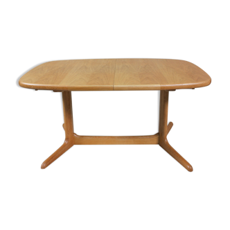 Table ovale en chêne du milieu du siècle de Skovby années 1970