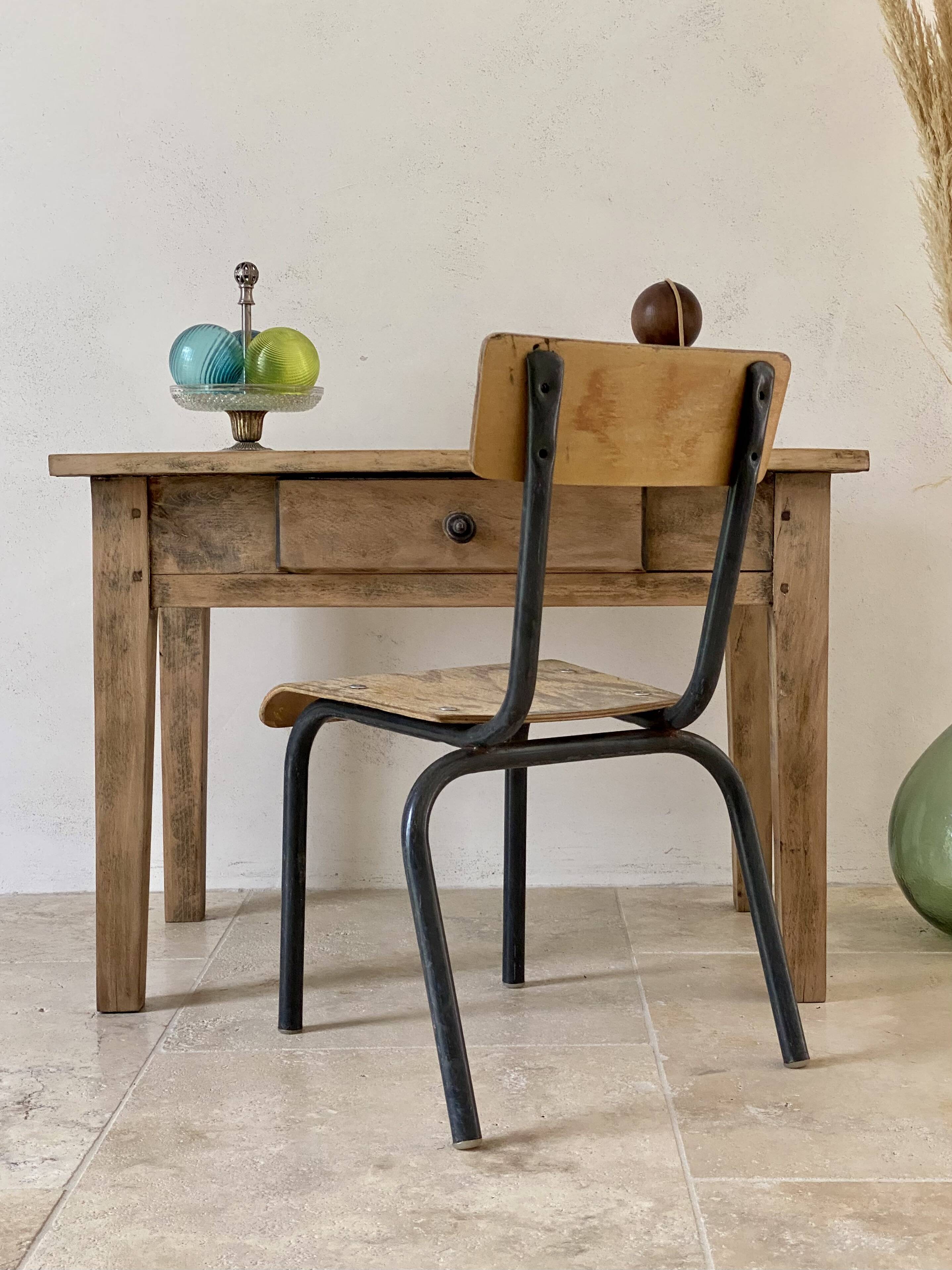 Chaise d’école vintage enfant bois et métal noir style industriel
