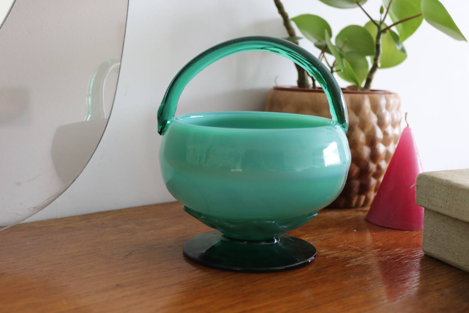 Empty pocket basket in two-tone murano glass