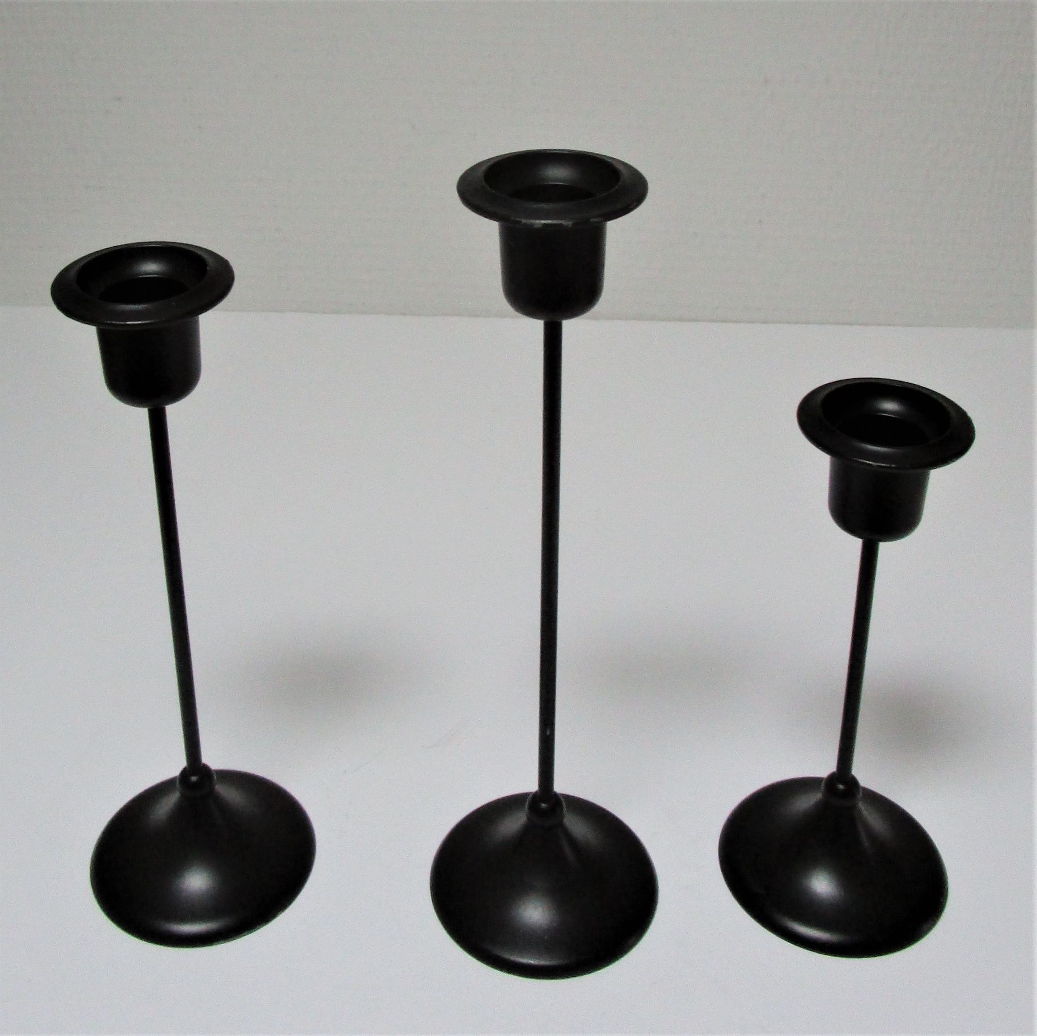 Trois bougeoirs métal laqué noir scandinaves