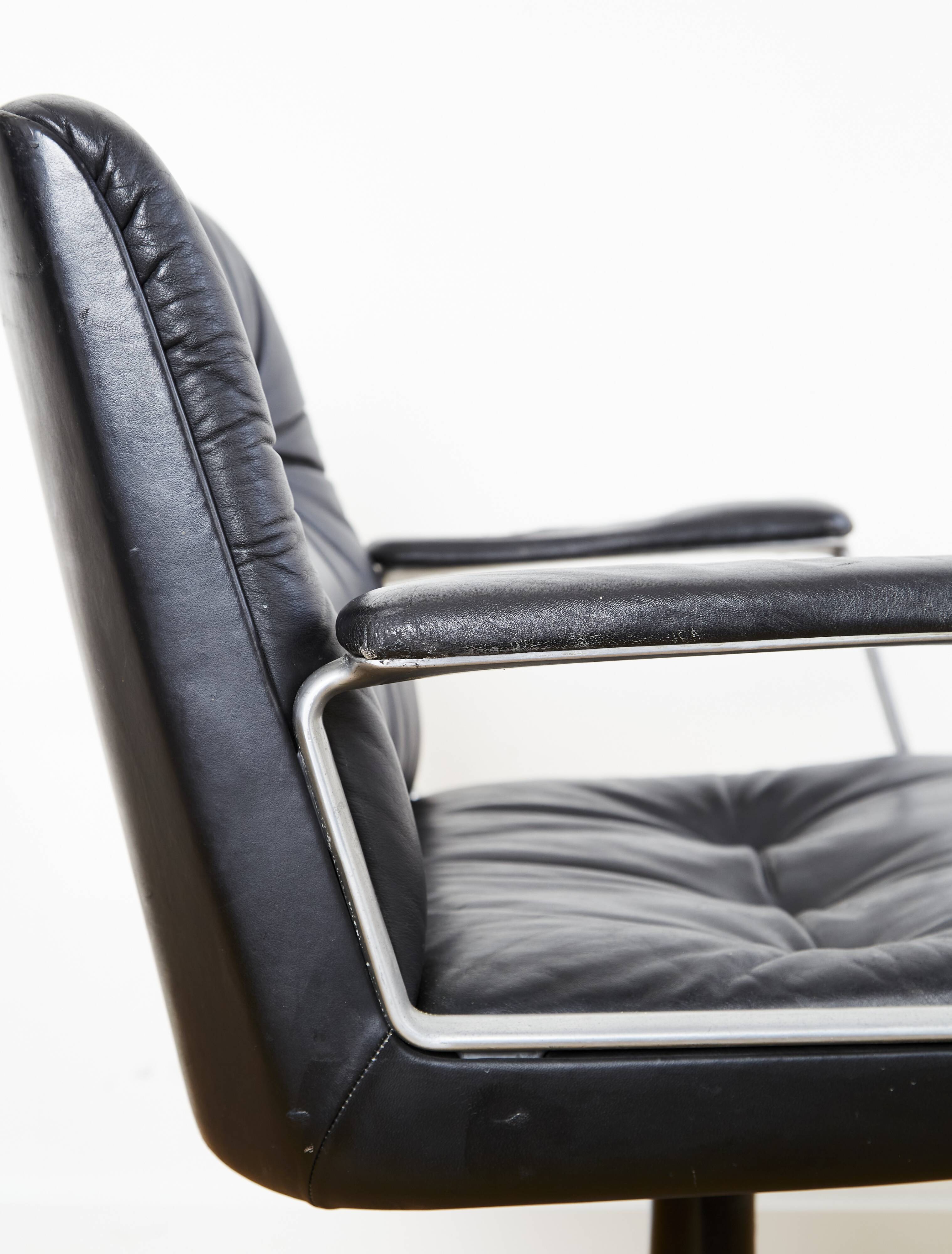 Oswaldo Borsani swivel Chair P125 for Tecno Milano