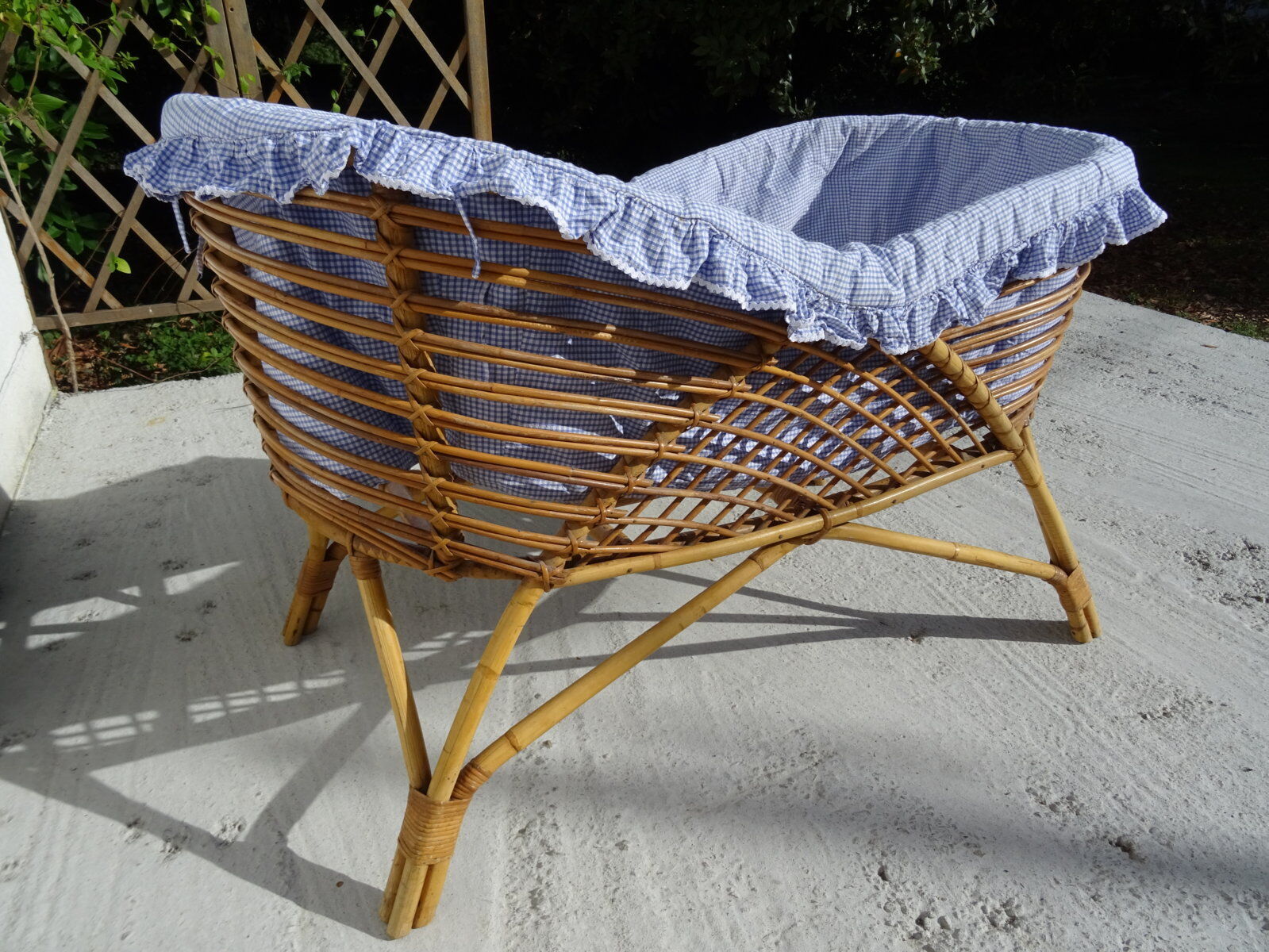 Cradle rattan basket