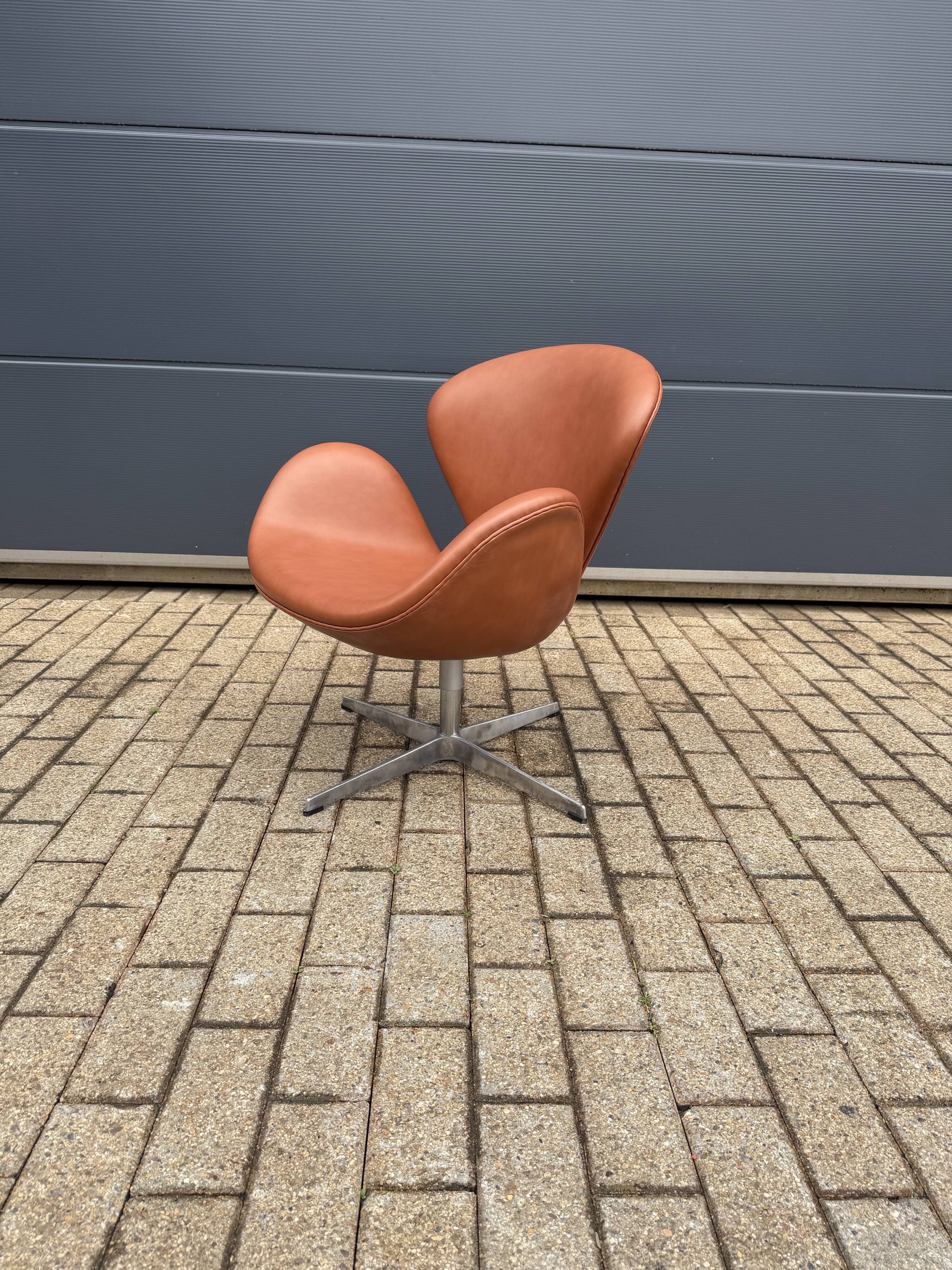 Fritz hansen swan chair cognac leather, new condition!!
