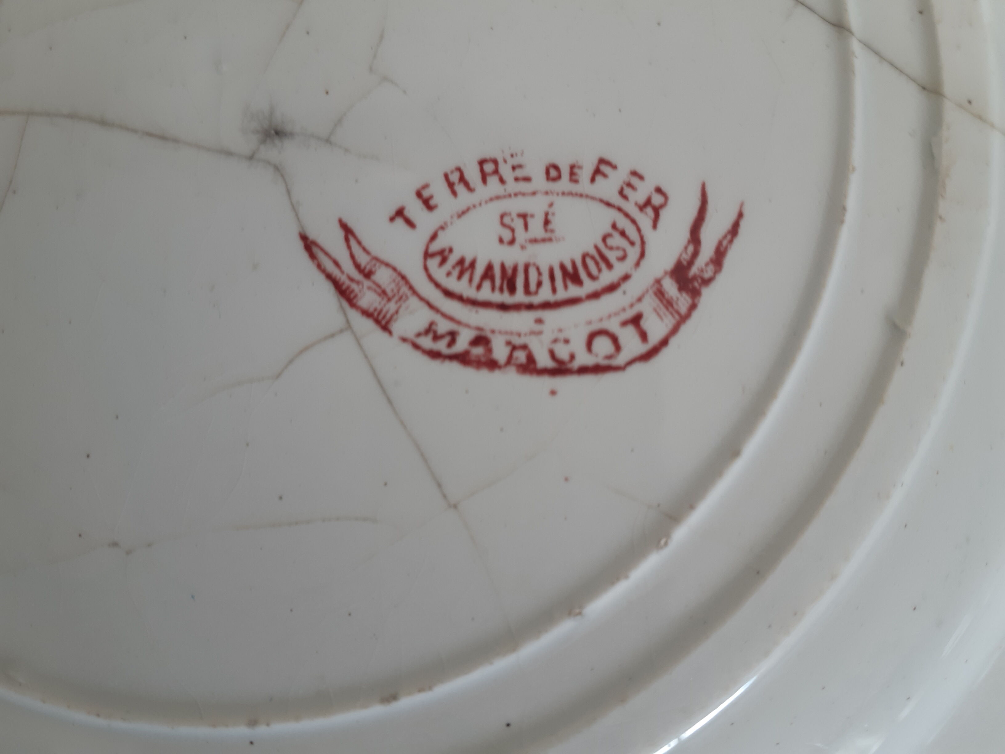 Flat plate in Amandinese earthenware model Margot