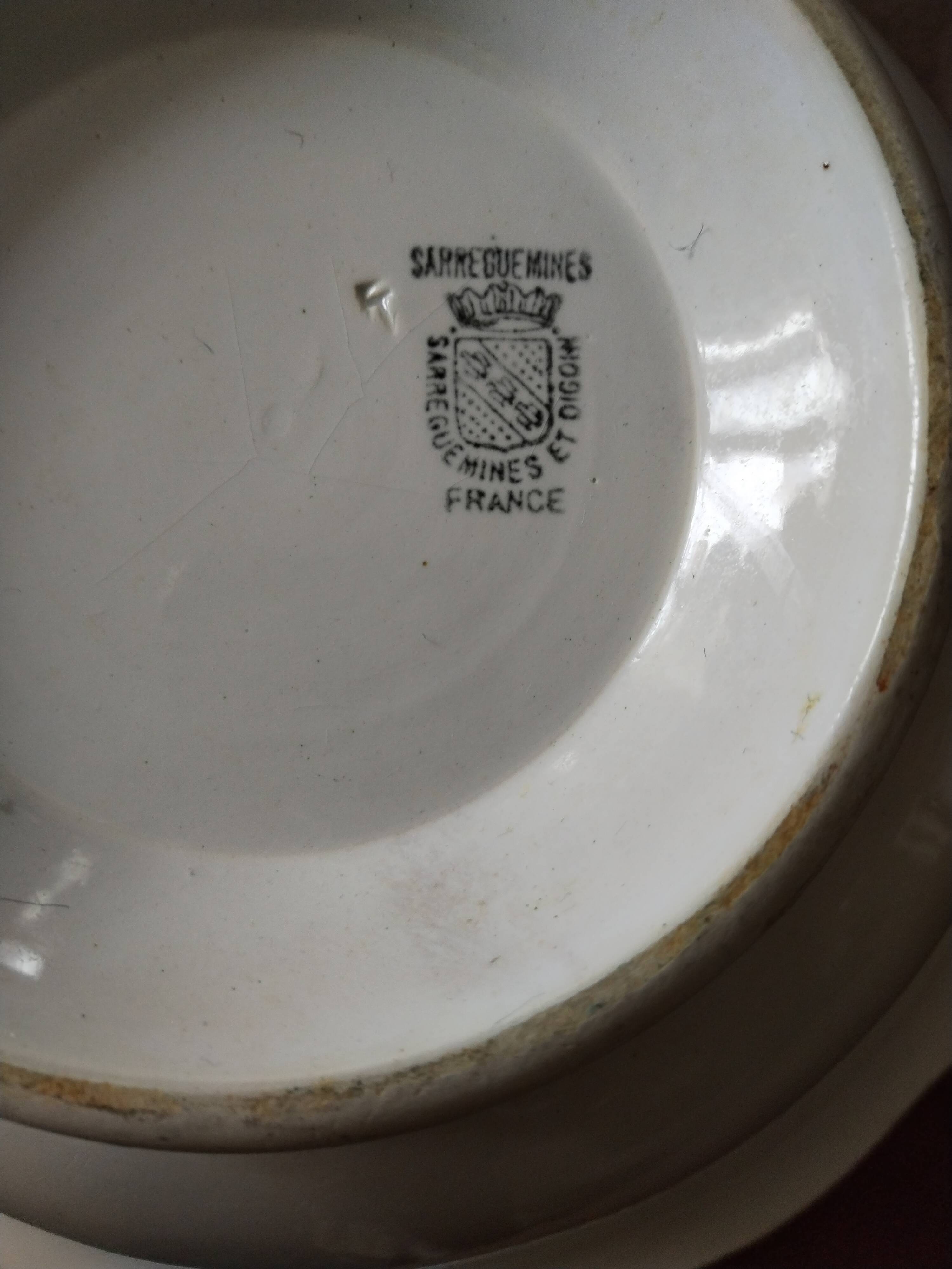 Very large Sarreguemines earthenware salad bowl, 19th century
