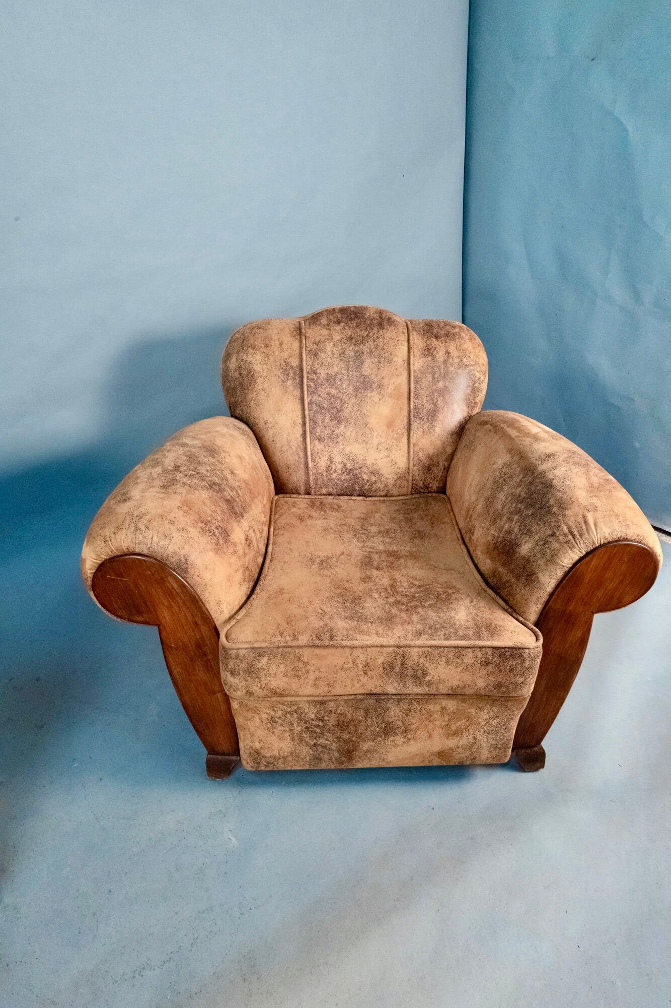 Pair of club deco armchairs