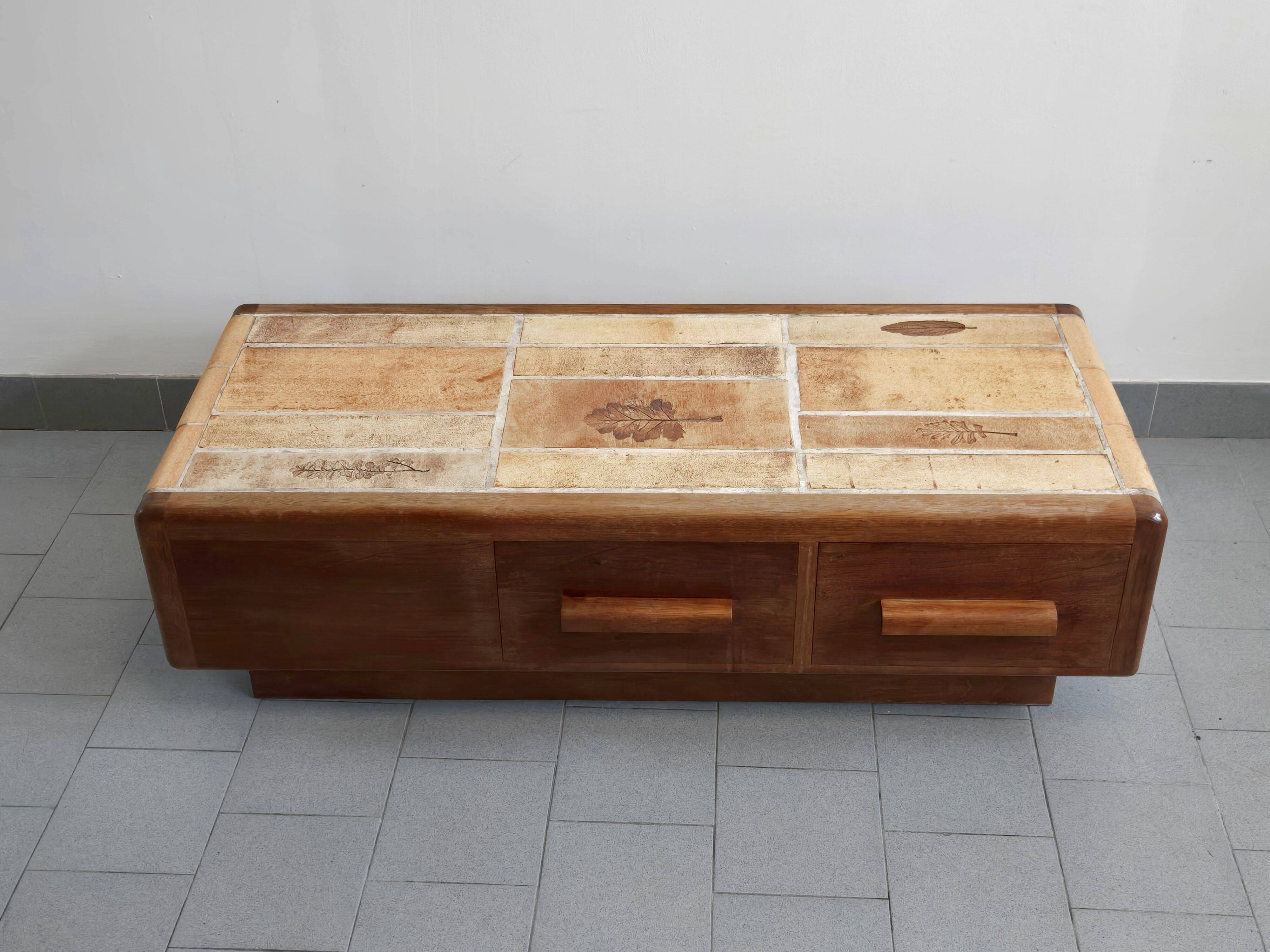 Vintage 1970 coffee table in solid oak & ceramic
