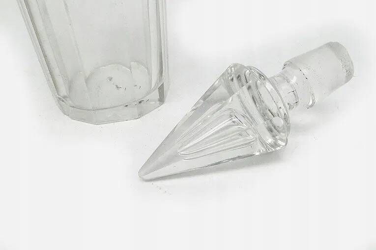 E8S carved glass carafe in Biedermeier style