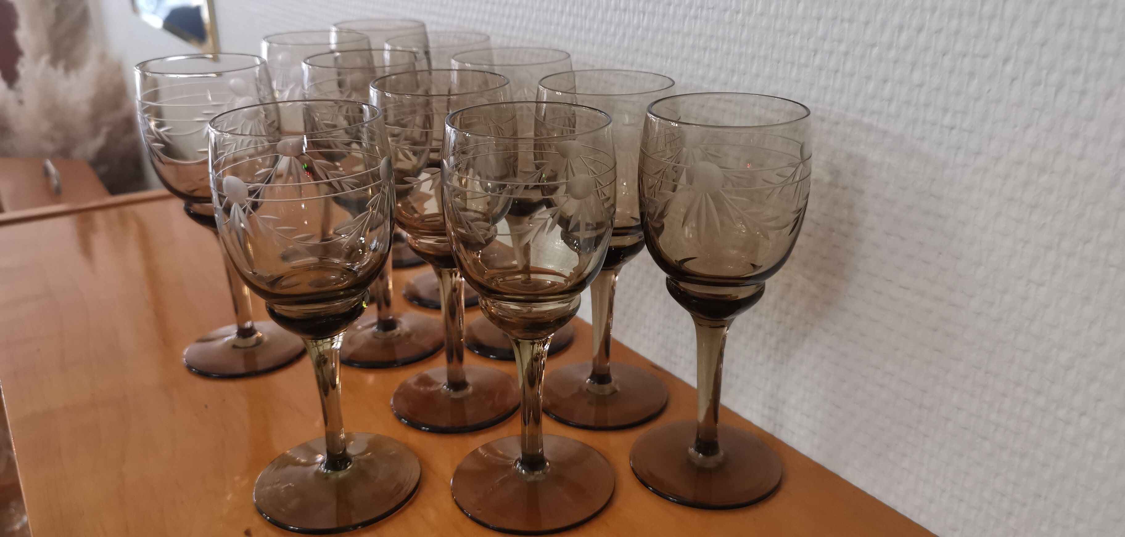 Set of 11 glasses with chiseled vintage 60s transparent brown