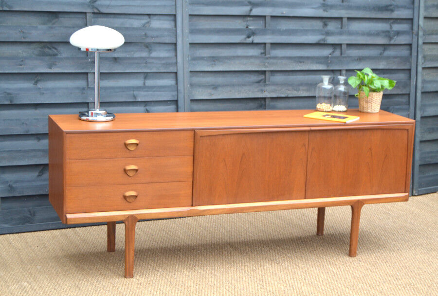 Enfilade en teck blond par McIntosh
