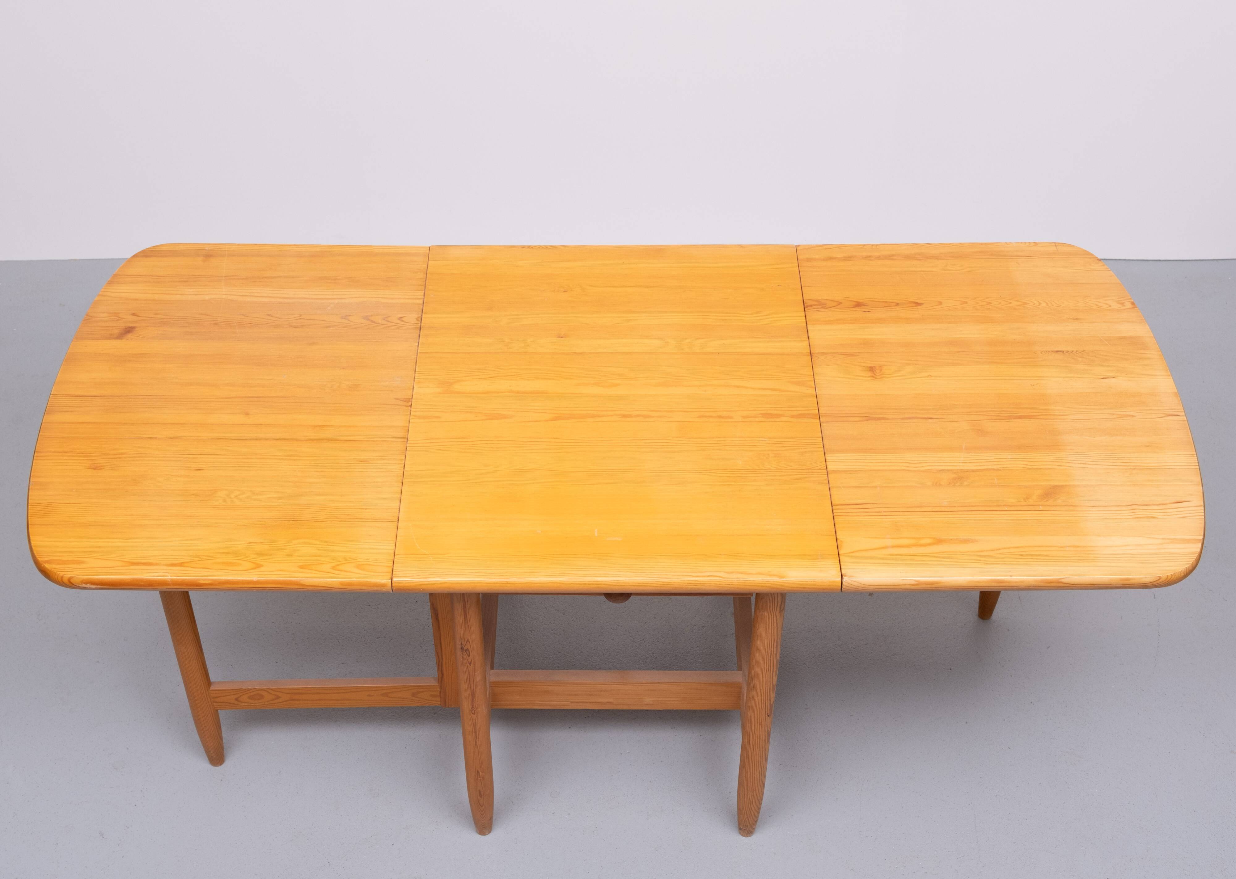 Eero Aarnio Solid Pine wood drop leaf dining table Laukaan Puu 1970s