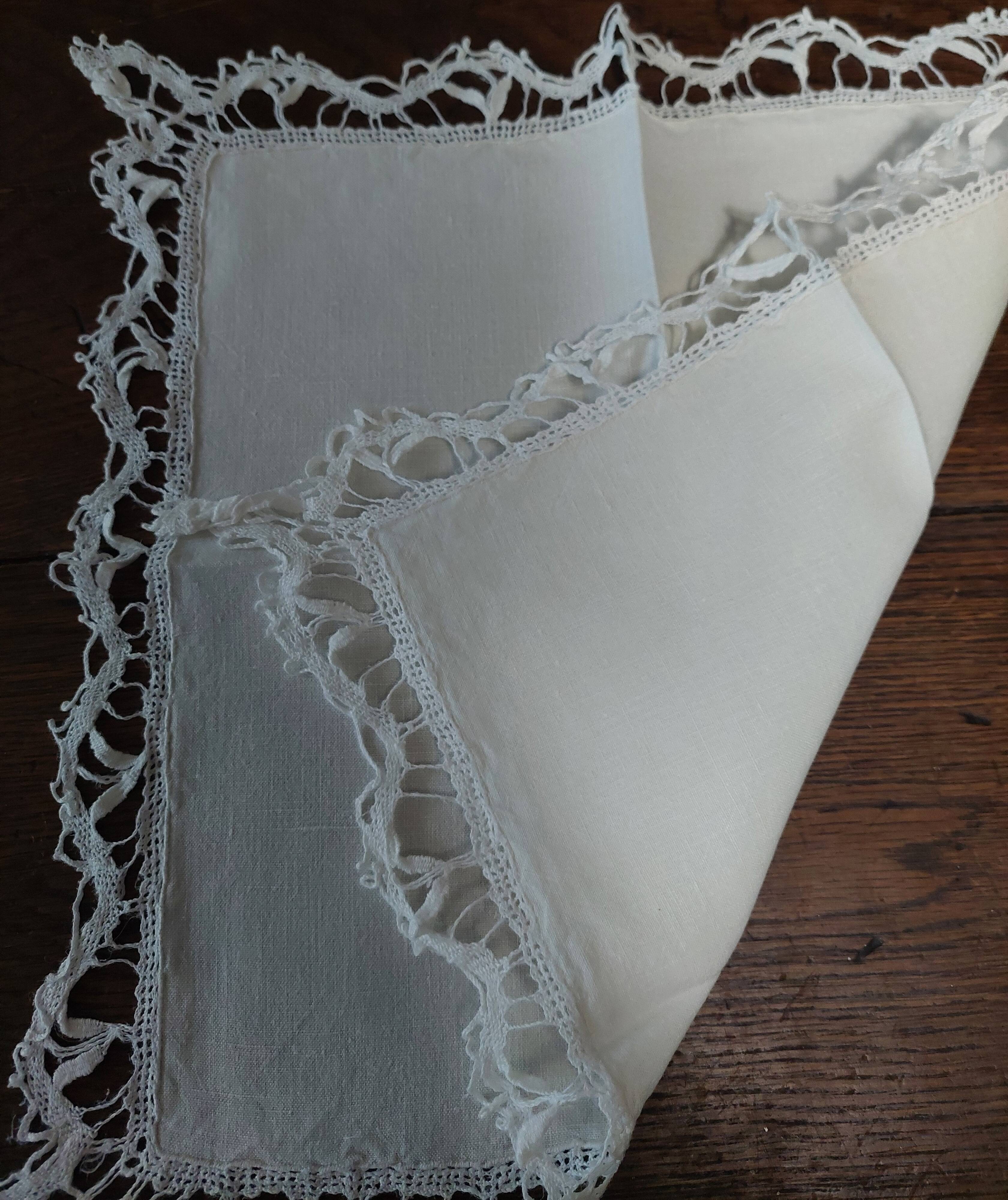 Set of four linen napkins with bobbin lace 31 X 32 cm