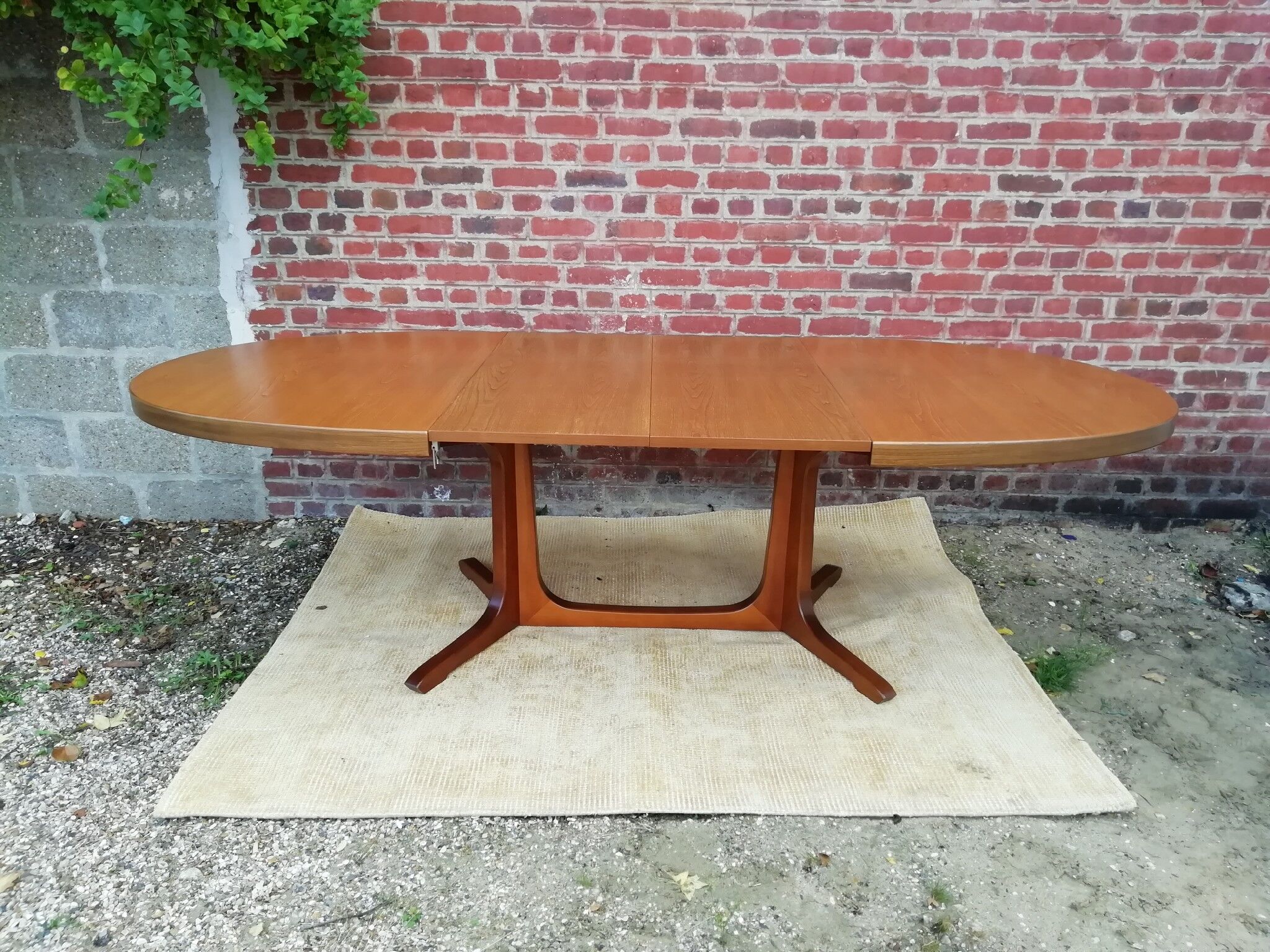 Baumann expandable oval table, 1960