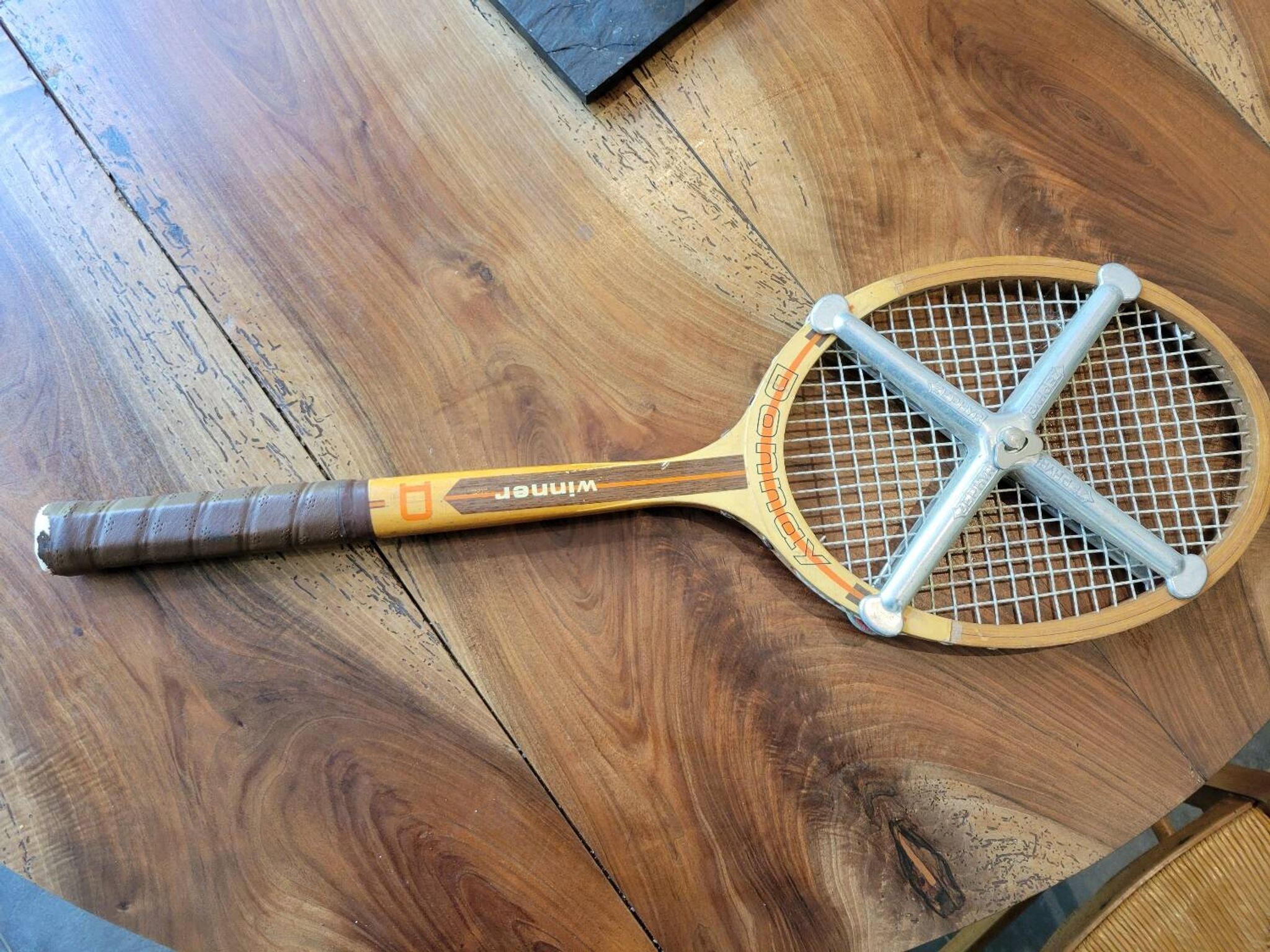 Ancienne raquette de tennis Donnay
